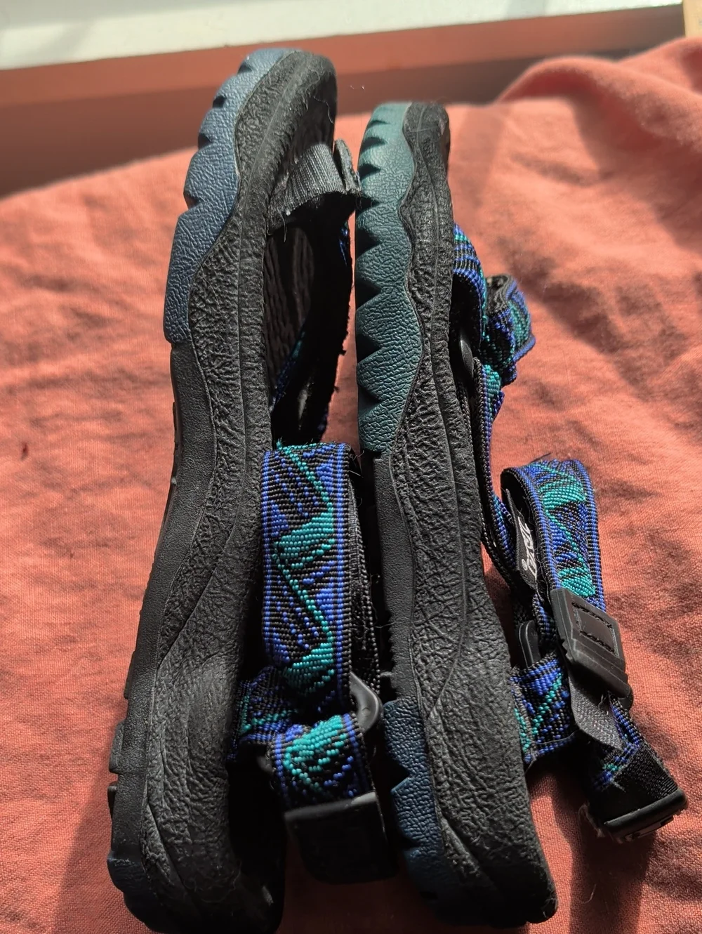 Teva Men 5, Women 7 Sandals Blue-Green Straps Granola Hippie Outdoor Hiking
